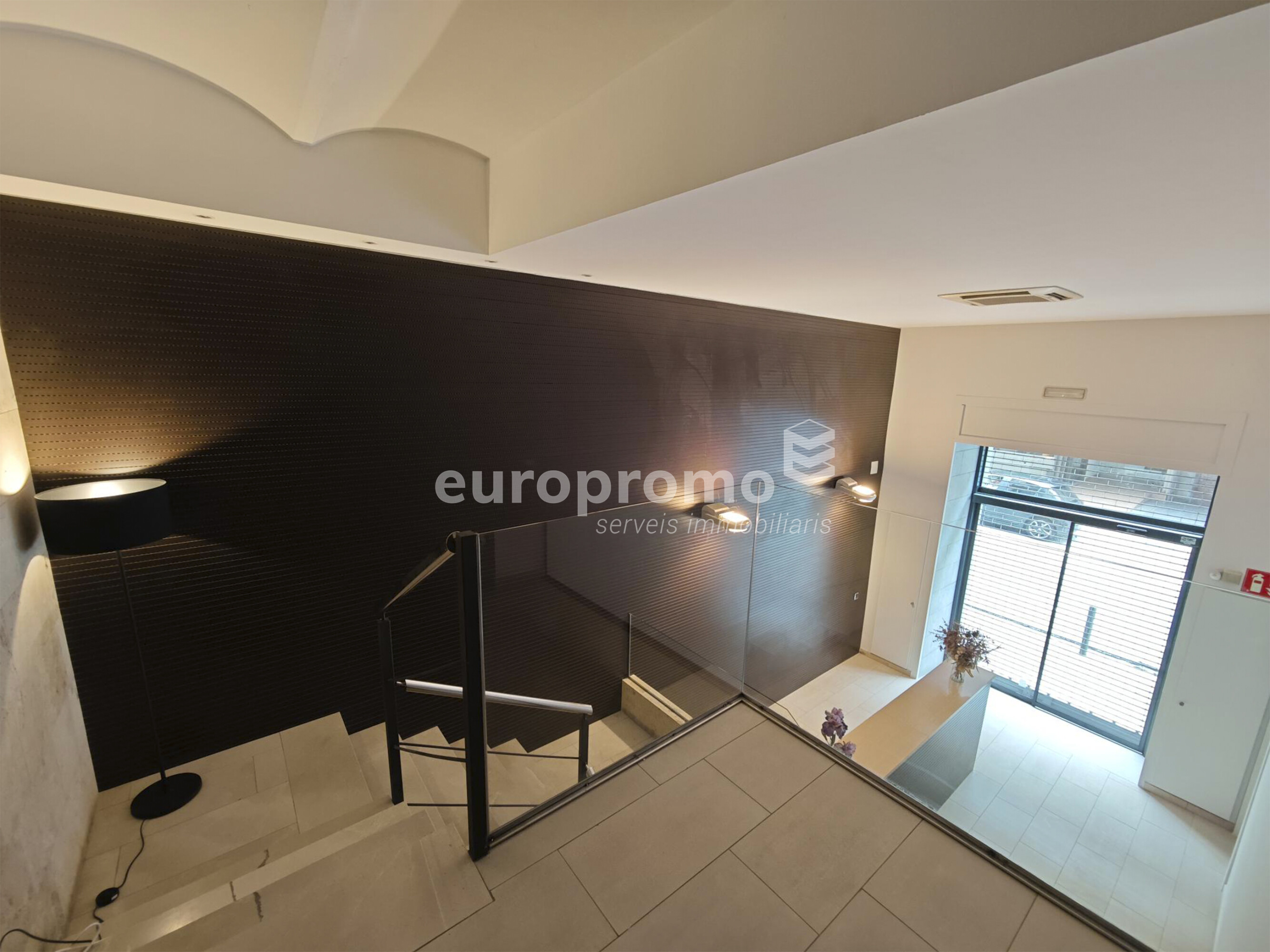 Local de 400m2 situat al centre de Girona!